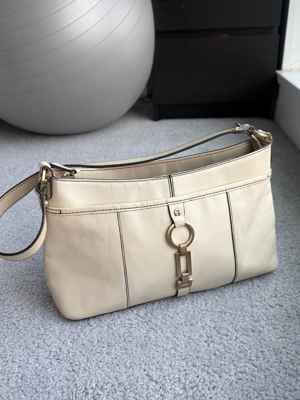 Cream Leather Shoulder Bag with Gold Hardware